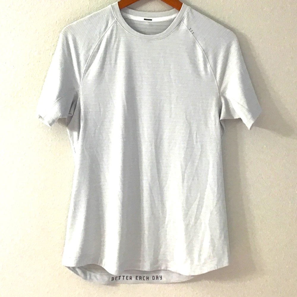 🍋Lululemon Mens License to Train Shirt
Color “Vapor”